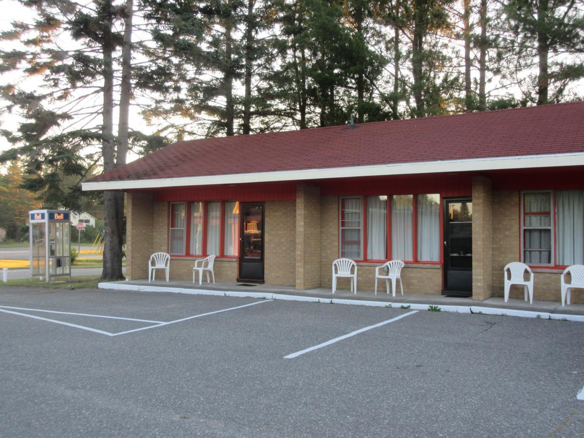 Red Top Motor Inn Iron Bridge Exterior foto
